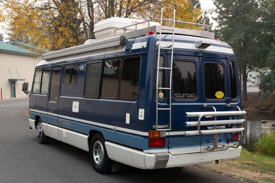 1992 Toyota Coaster 2nd Gen - Image 11 of 31