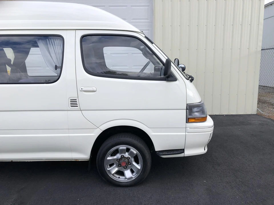 1992 Toyota HiAce 4th Gen - Image 11 of 31