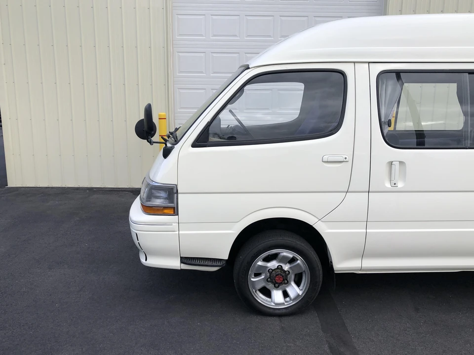 1992 Toyota HiAce 4th Gen - Image 9 of 31