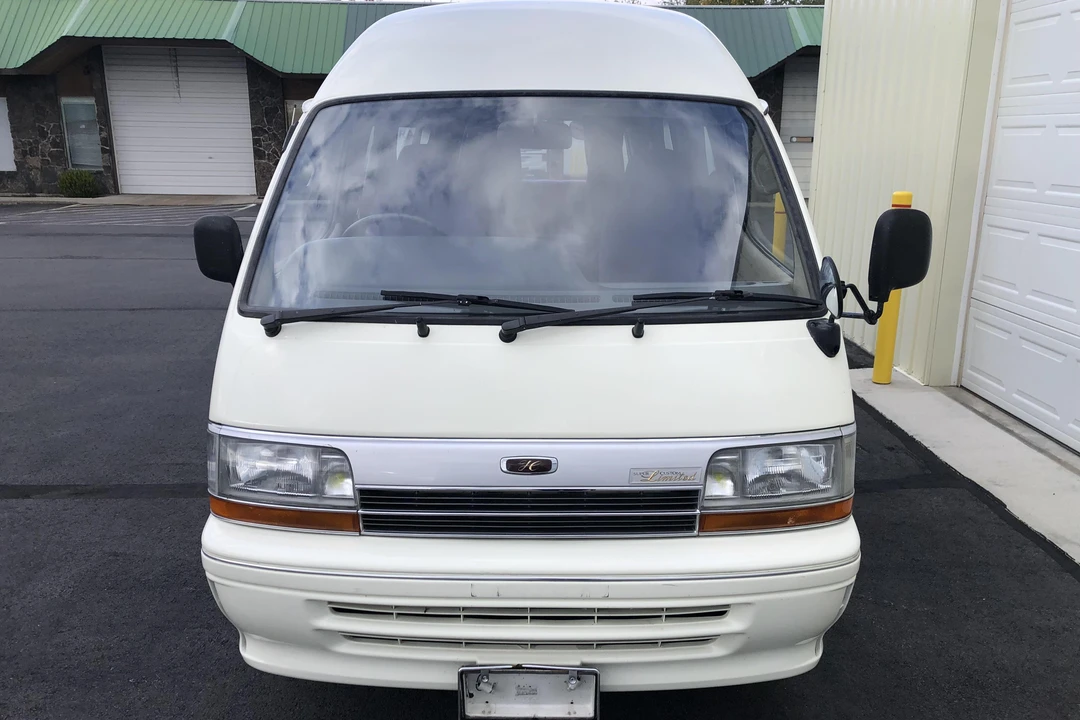 1992 Toyota HiAce 4th Gen - Image 2 of 31