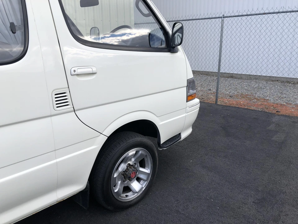 1992 Toyota HiAce 4th Gen - Image 27 of 31