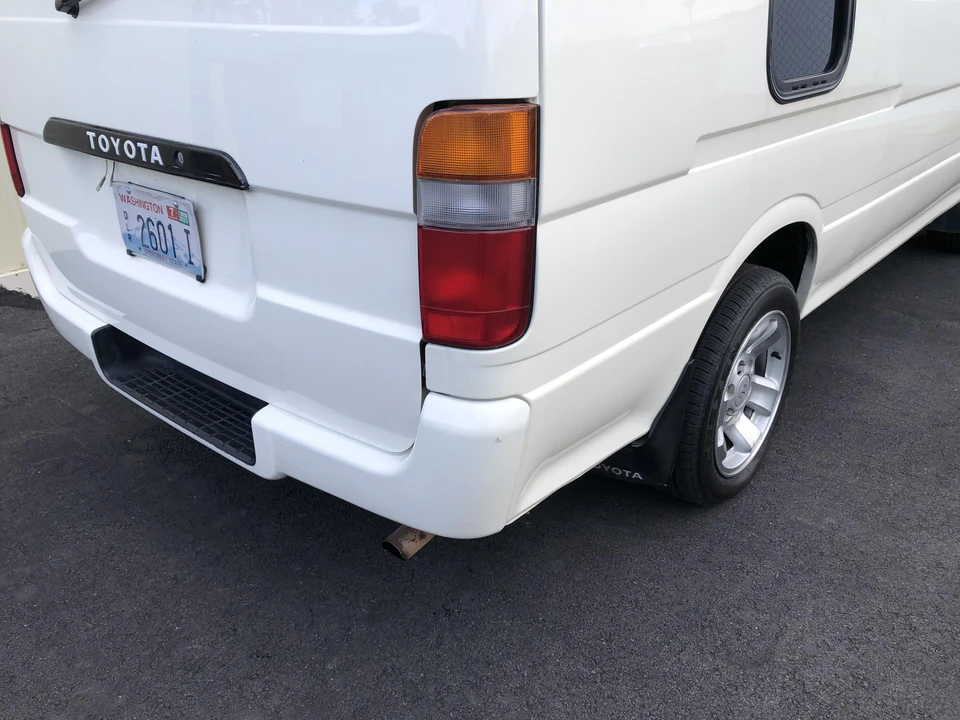 1992 Toyota HiAce 4th Gen - Image 24 of 31