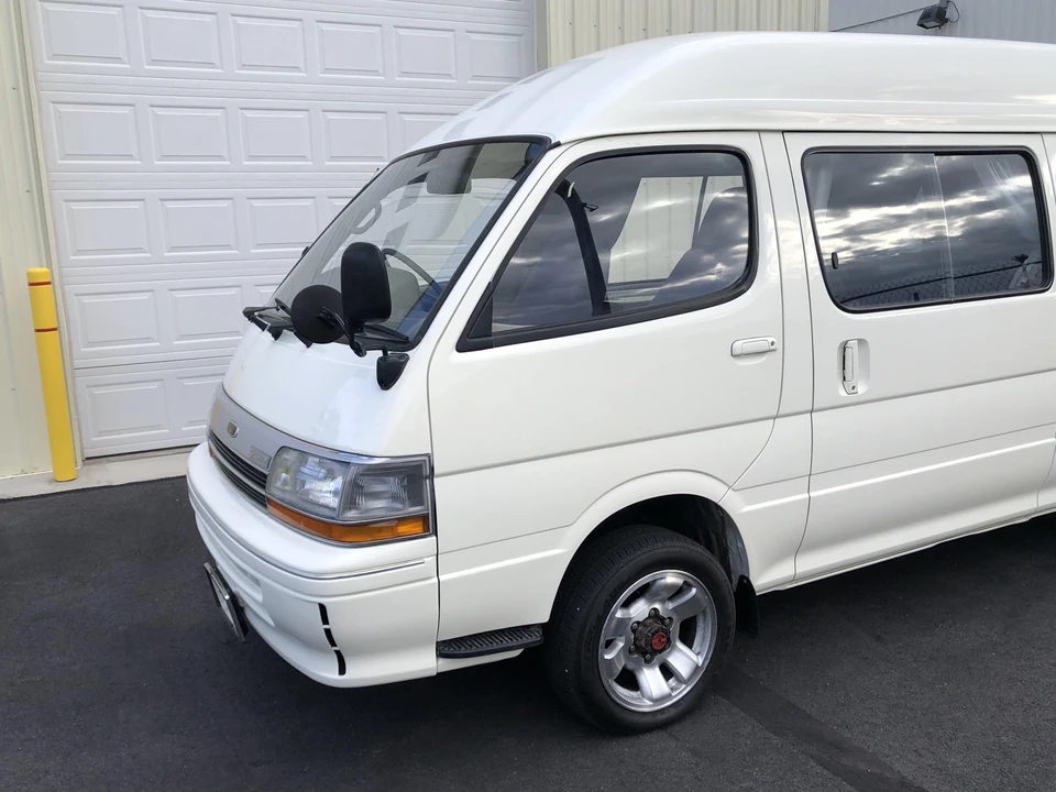 1992 Toyota HiAce 4th Gen - Image 8 of 31