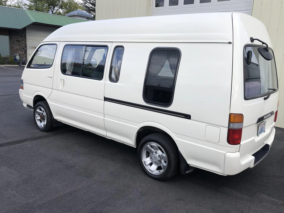 1992 Toyota HiAce 4th Gen - Image 10 of 31