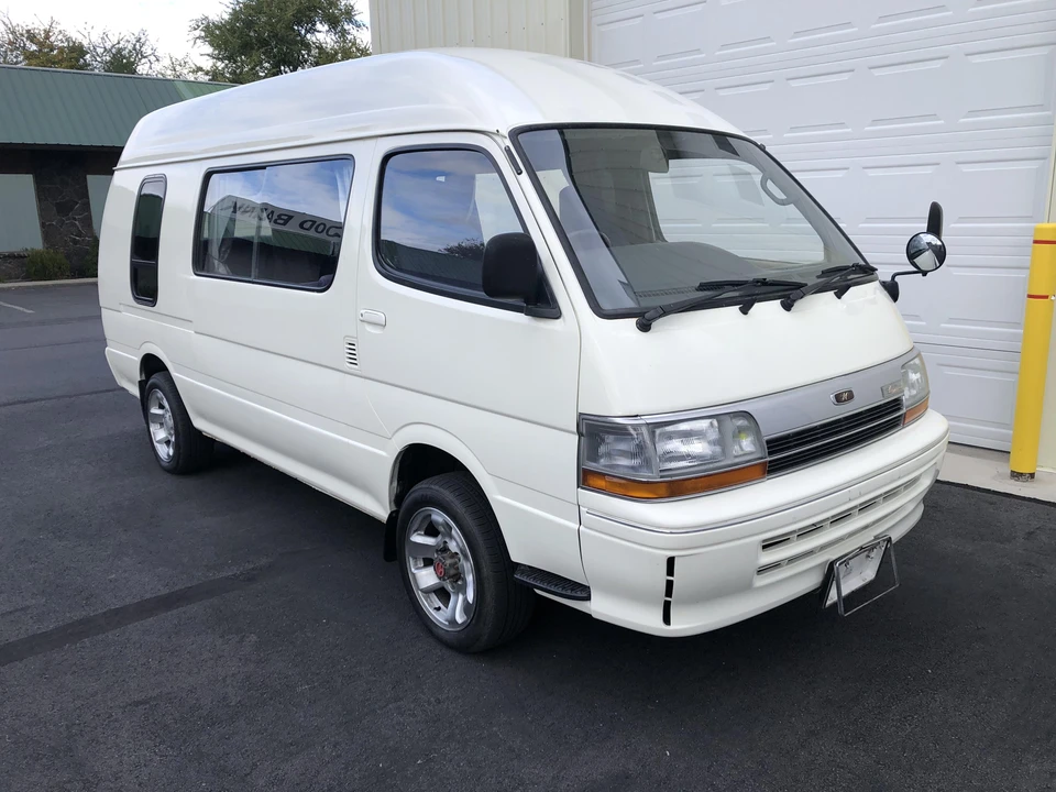 1992 Toyota HiAce 4th Gen - Image 12 of 31