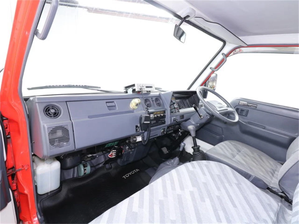 1992 Toyota HiAce 4th Gen - Image 16 of 31