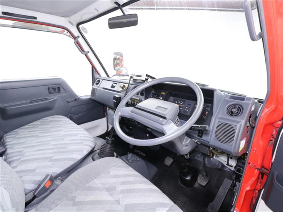 1992 Toyota HiAce 4th Gen - Image 9 of 31