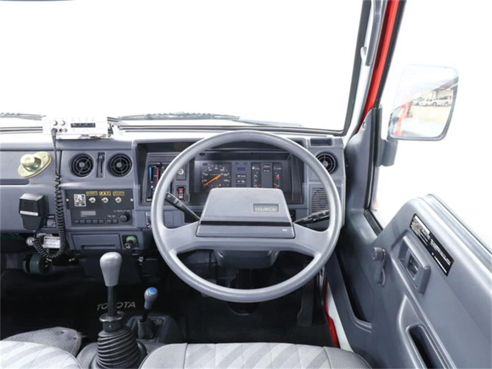 1992 Toyota HiAce 4th Gen - Image 10 of 31