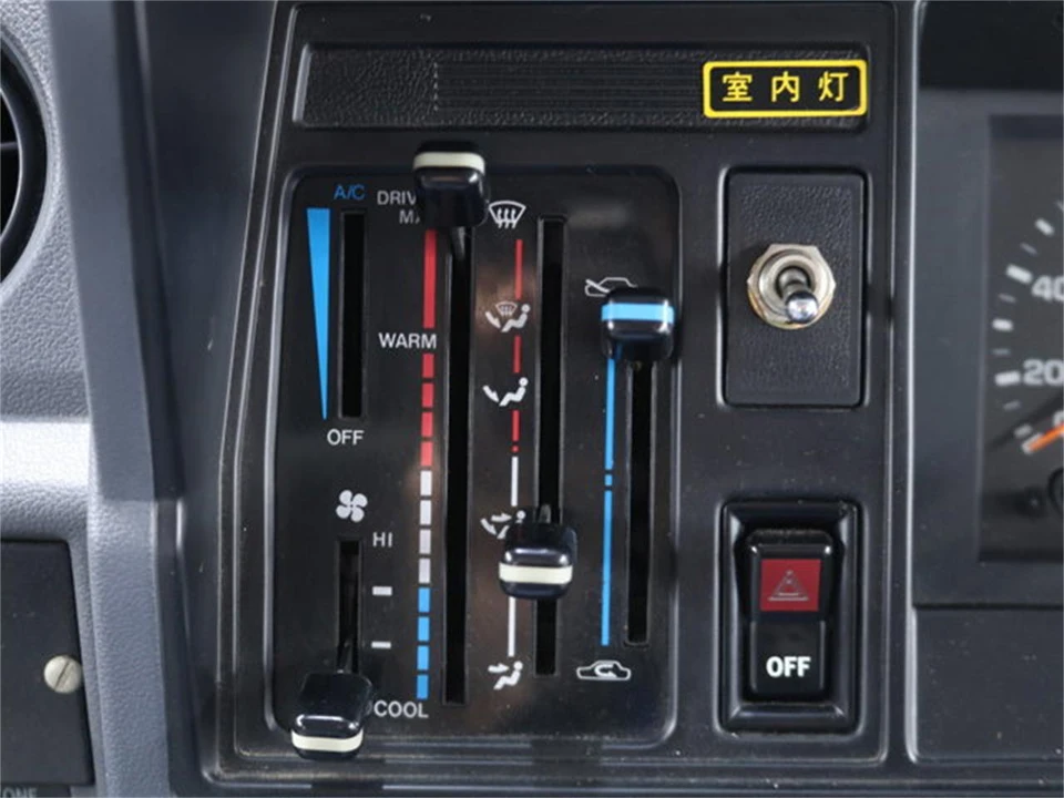 1992 Toyota HiAce 4th Gen - Image 13 of 31