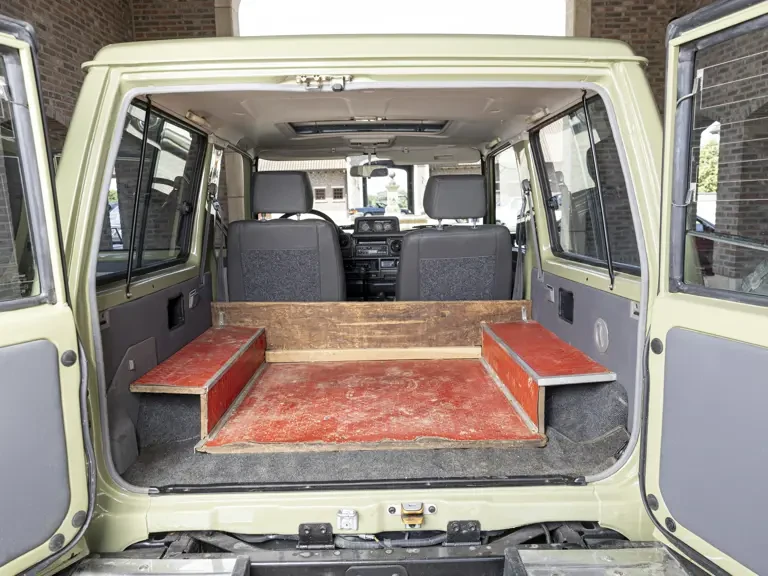1992 Toyota J70 Land Cruiser - Image 17 of 31