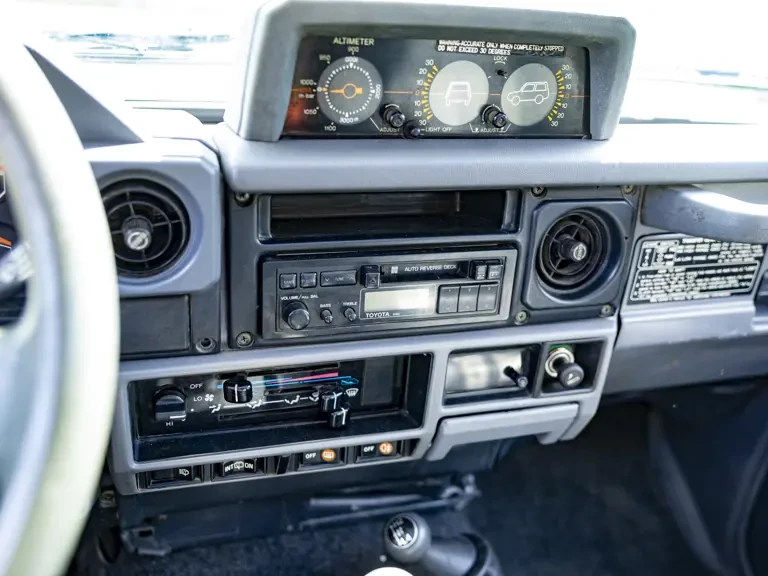 1992 Toyota J70 Land Cruiser - Image 13 of 31