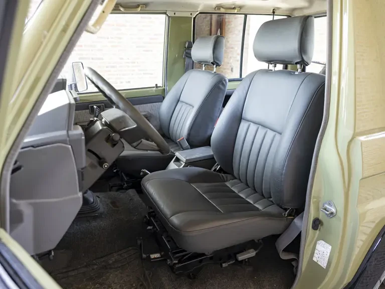 1992 Toyota J70 Land Cruiser - Image 15 of 31