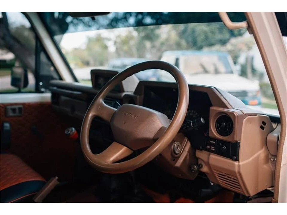 1992 Toyota J60 Land Cruiser - Image 9 of 17