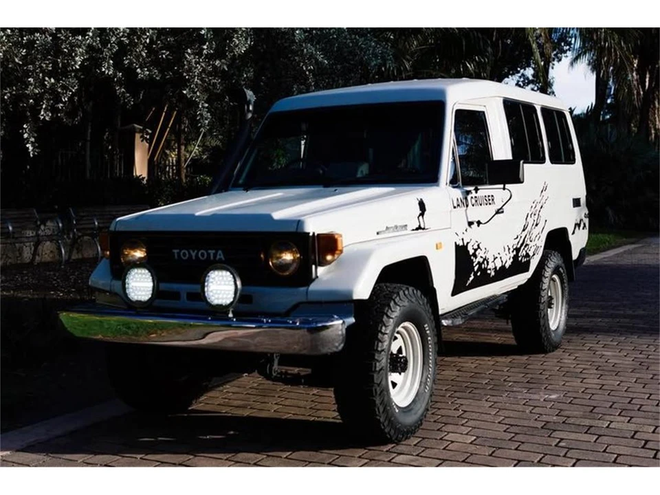 1992 Toyota J60 Land Cruiser - Image 2 of 17
