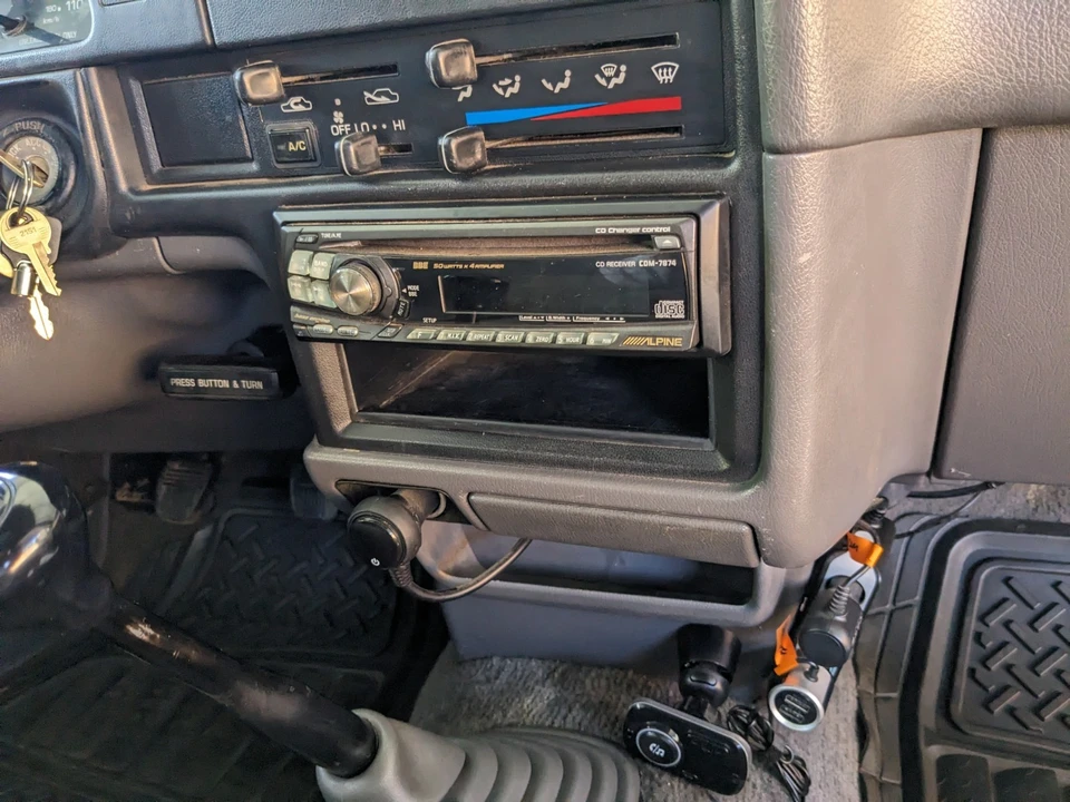 1992 Toyota Hilux 5th Gen - Image 15 of 21