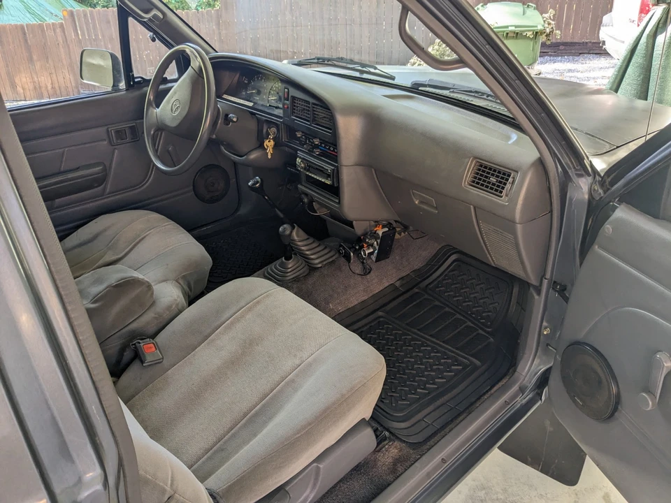 1992 Toyota Hilux 5th Gen - Image 6 of 21