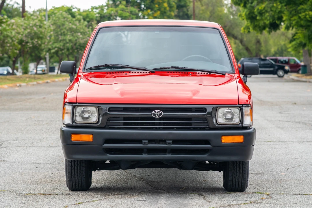 1992 Toyota Hilux 5th Gen - Image 2 of 31
