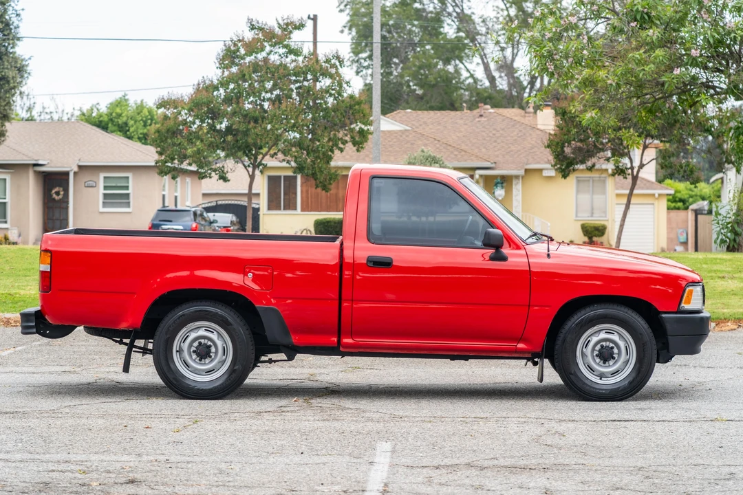 1992 Toyota Hilux 5th Gen - Image 12 of 31