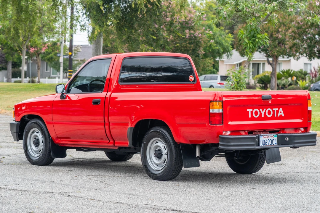 1992 Toyota Hilux 5th Gen - Image 10 of 31