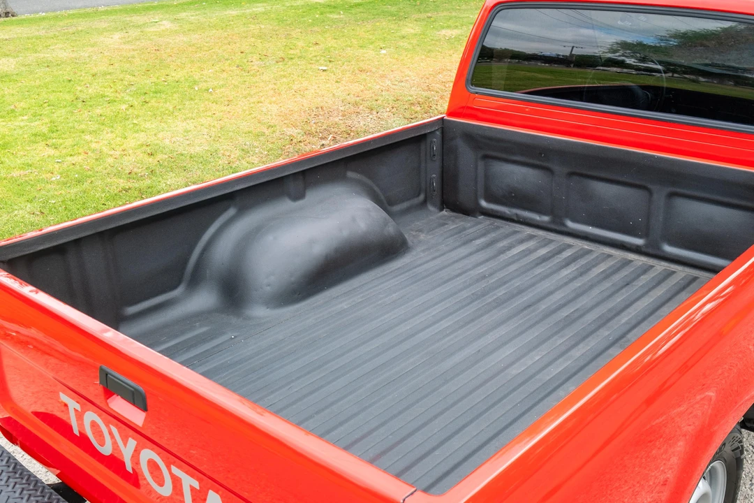 1992 Toyota Hilux 5th Gen - Image 13 of 31