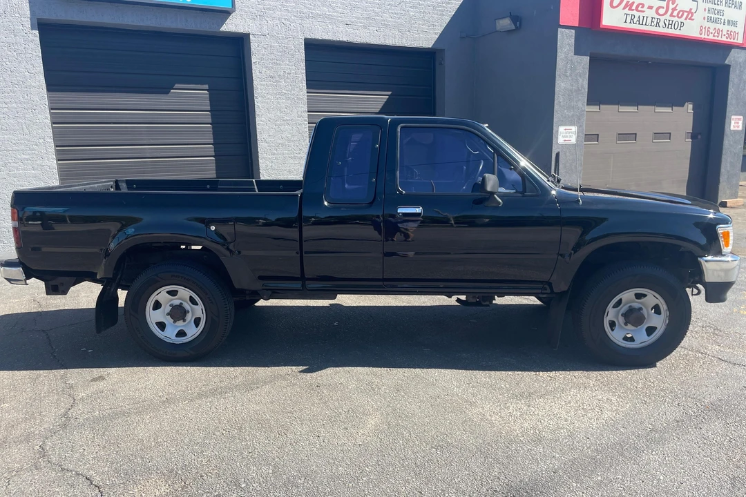 1992 Toyota Hilux 5th Gen - Image 3 of 31
