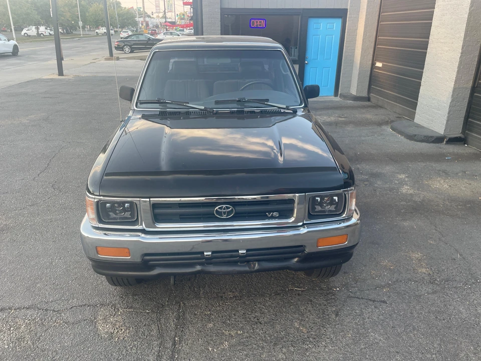 1992 Toyota Hilux 5th Gen - Image 8 of 31