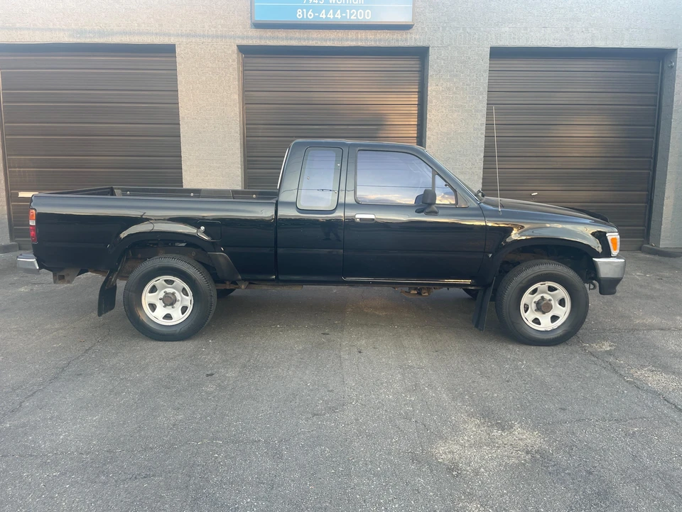 1992 Toyota Hilux 5th Gen - Image 30 of 31