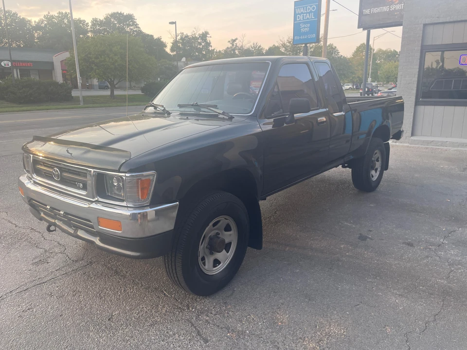1992 Toyota Hilux 5th Gen - Image 11 of 31