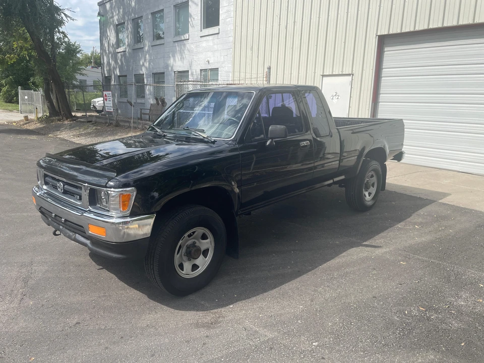1992 Toyota Hilux 5th Gen - Image 13 of 31