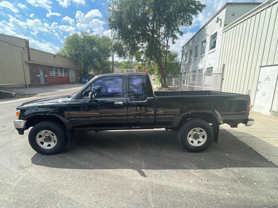 1992 Toyota Hilux 5th Gen - Image 16 of 31
