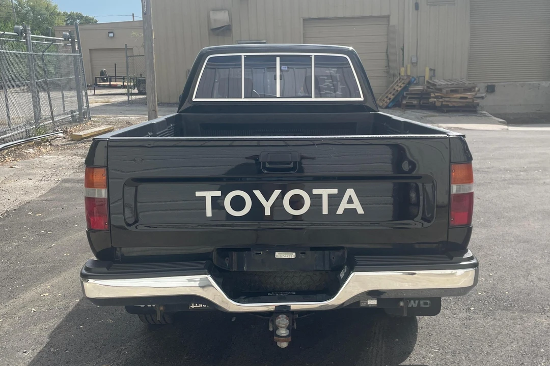 1992 Toyota Hilux 5th Gen - Image 5 of 31