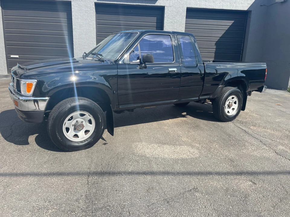 1992 Toyota Hilux 5th Gen - Image 14 of 31