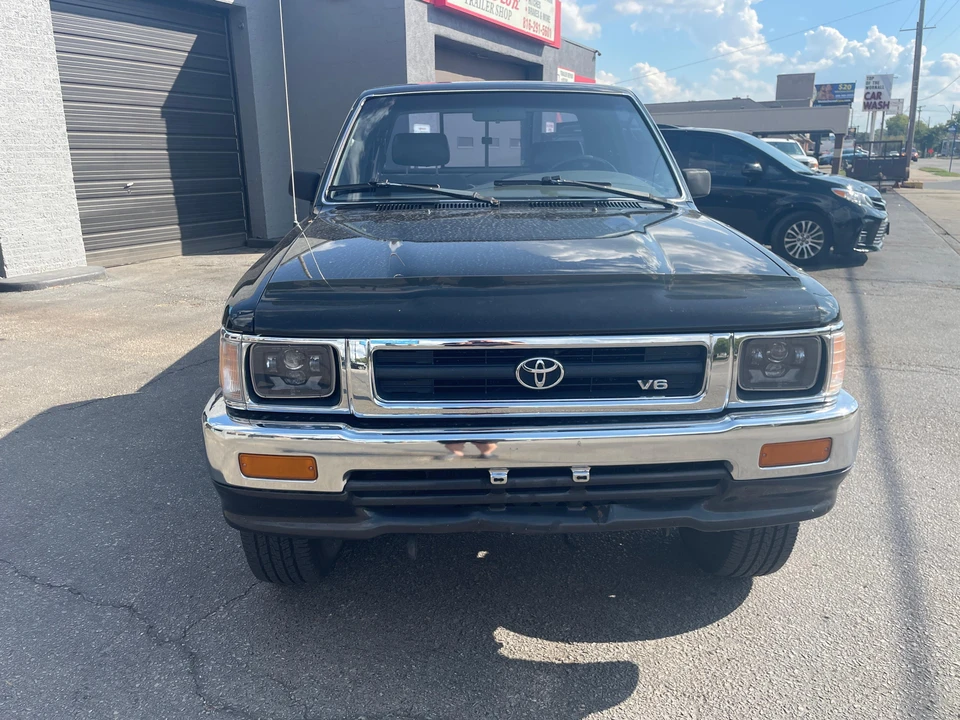 1992 Toyota Hilux 5th Gen - Image 9 of 31