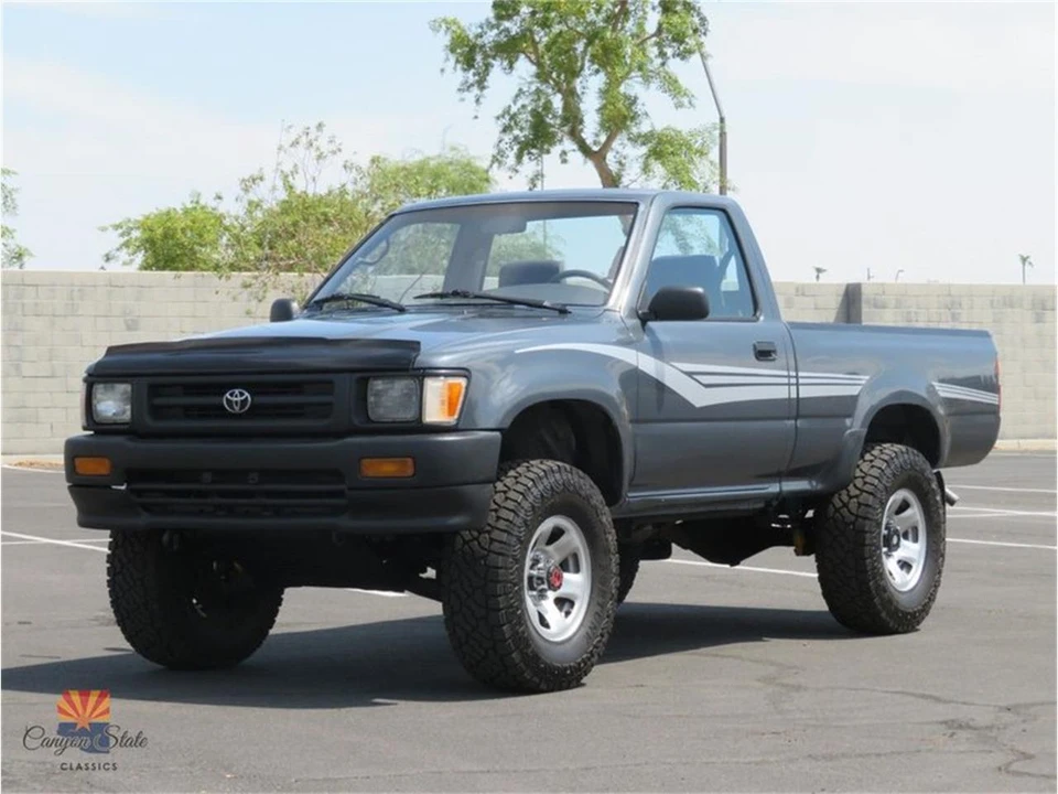1992 Toyota Hilux 5th Gen - Image 8 of 31