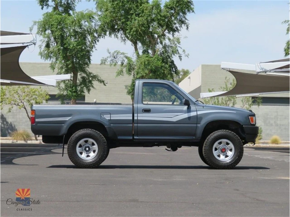 1992 Toyota Hilux 5th Gen - Image 2 of 31