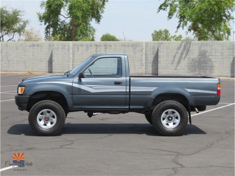1992 Toyota Hilux 5th Gen - Image 9 of 31
