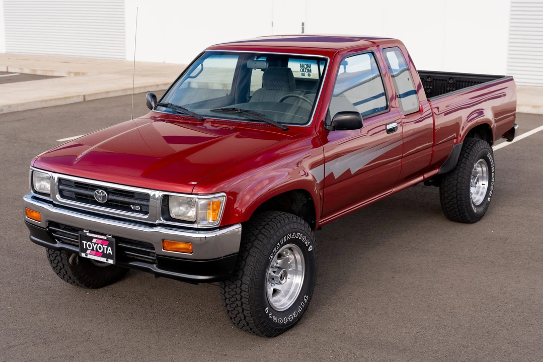1992 Toyota Hilux 5th Gen - Image 13 of 31