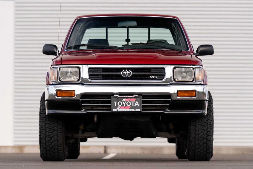 1992 Toyota Hilux 5th Gen - Image 2 of 31