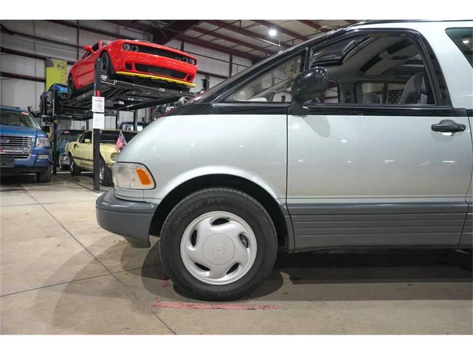 1992 Toyota Previa/Estima 1st Gen - Image 3 of 31