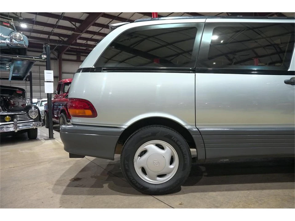 1992 Toyota Previa/Estima 1st Gen - Image 9 of 31