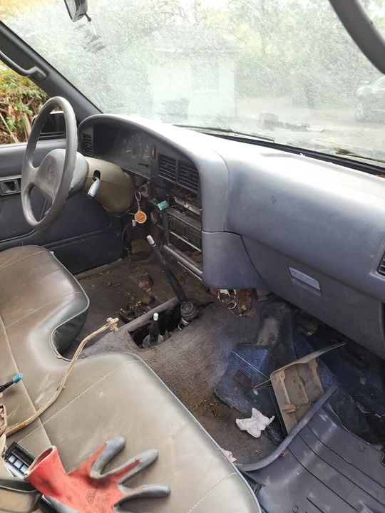 1992 Toyota Tacoma - Image 9 of 14