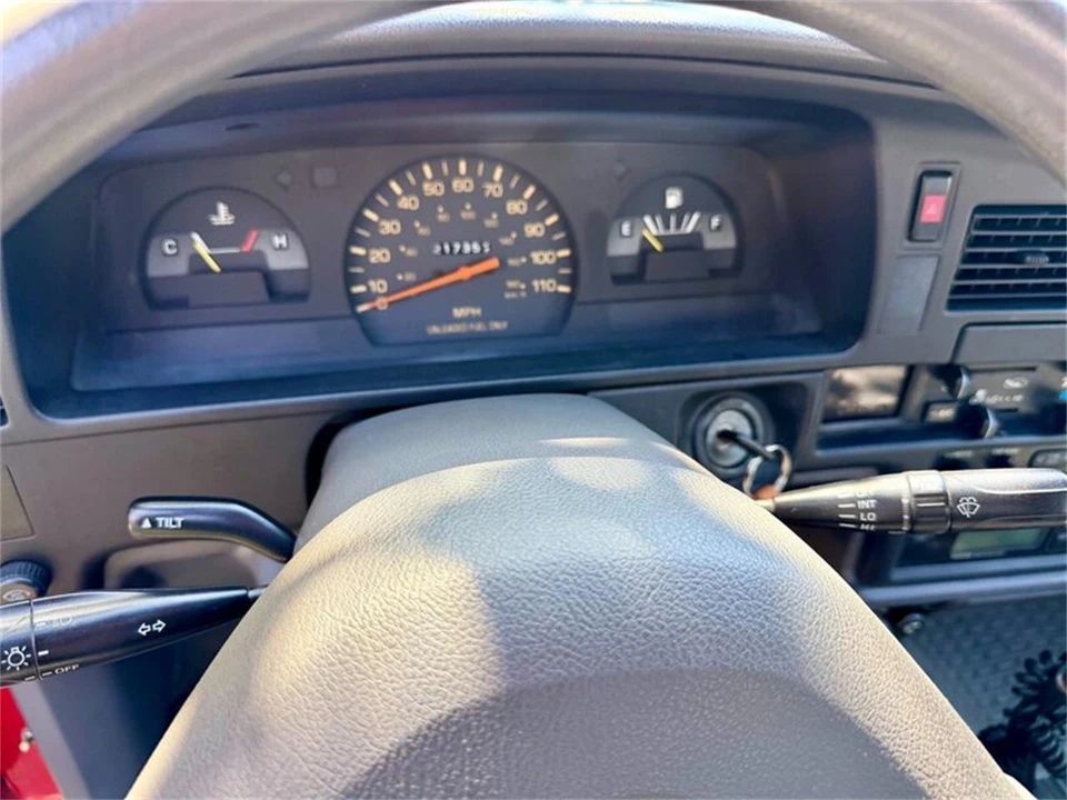 1992 Toyota Tacoma - Image 23 of 31