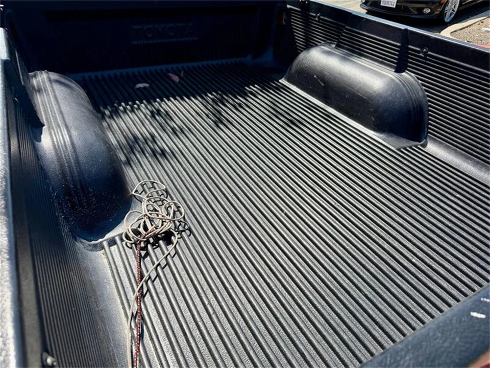 1992 Toyota Tacoma - Image 11 of 31