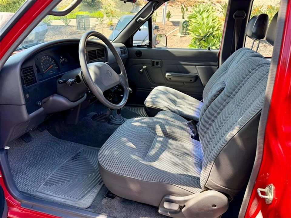 1992 Toyota Tacoma - Image 19 of 31