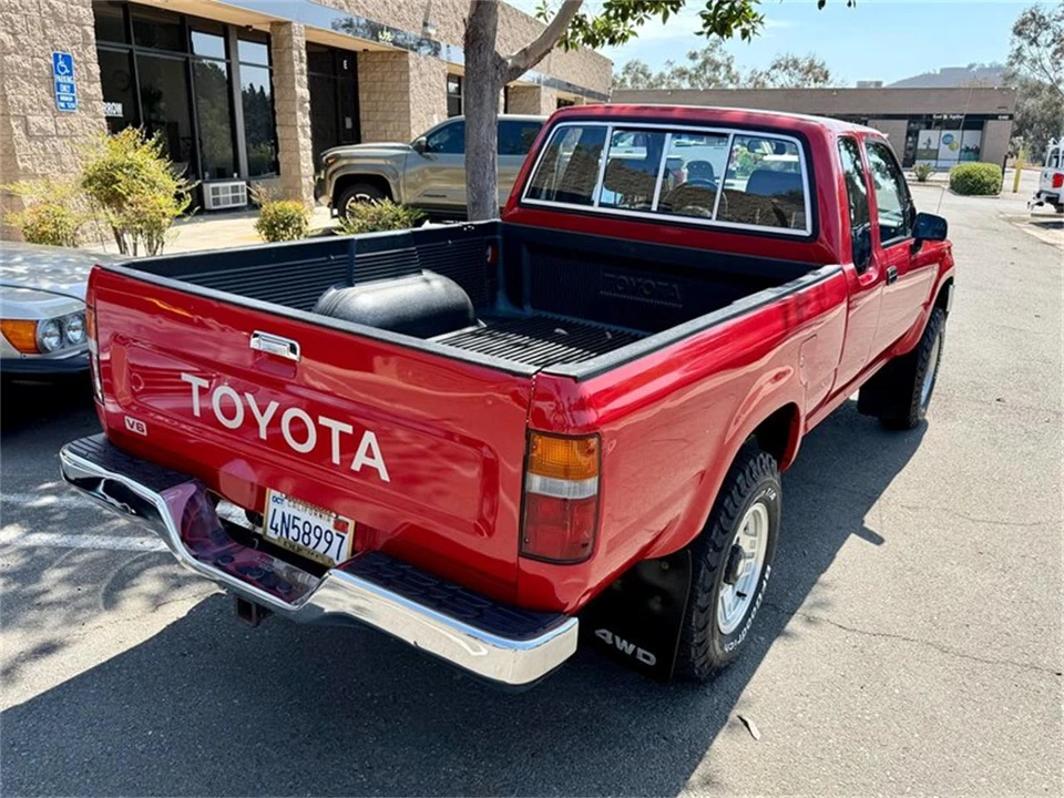 1992 Toyota Tacoma - Image 6 of 31
