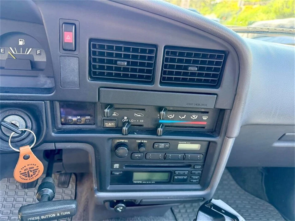 1992 Toyota Tacoma - Image 24 of 31