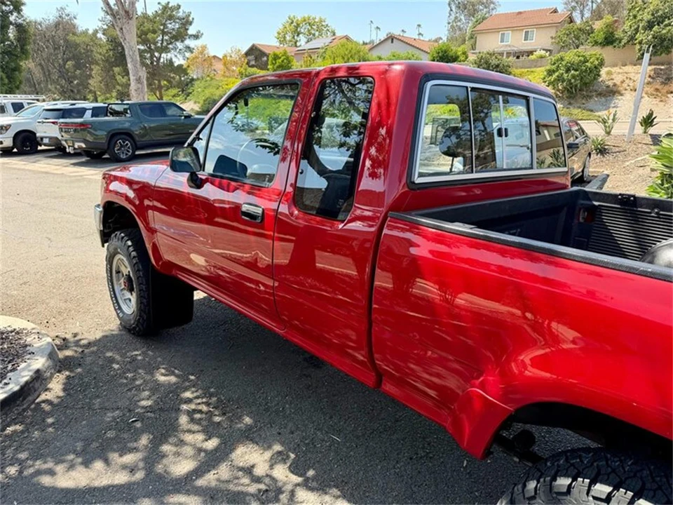1992 Toyota Tacoma - Image 13 of 31