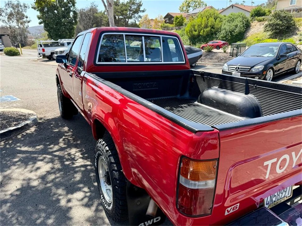 1992 Toyota Tacoma - Image 10 of 31