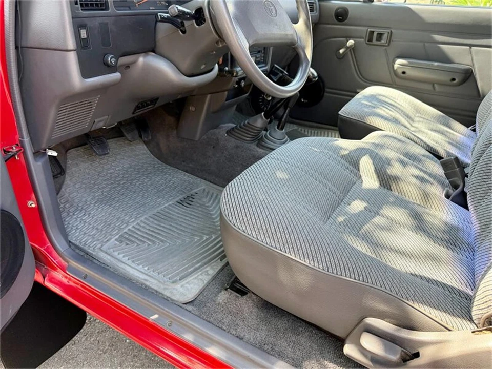 1992 Toyota Tacoma - Image 22 of 31