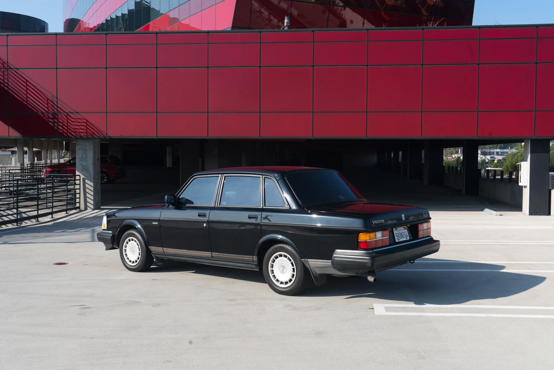 1992 Volvo 244 - Image 11 of 31